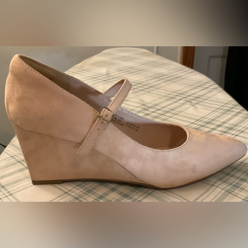 Wedge heel suede buckle shoe
